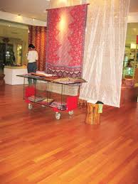 Parket ini memiliki ketebalan antara 8 mm sampai dengan 12 mm. Kitchenette Central Park Lantai Parket Kayu Laminate Flooring Vs Wood Laminate Flooring Dinding Semua Sudah Wall Paper