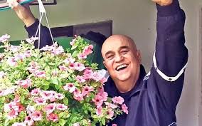 Benone sinulescu — radu mamii, radule 03:10. Ce Pensie IncaseazÄƒ Benone Sinulescu DupÄƒ O CarierÄƒ De Peste 50 De Ani Suma Este ModicÄƒ Dar E CompletatÄƒ De O IndemnizaÈ›ie De Merit