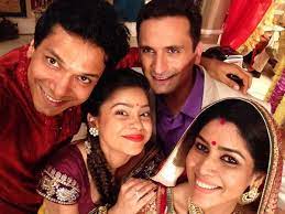 Sumona chakravarti lifestyle, family, net worth, salary, house, cars, education and biography 2019 !!►►►►join us :►►►►► fashion and beauty official youtube. Sumona Chakravarti On Twitter The Family That Made All The Diff Balh All Good Things Must Come To An End Ramkapoor1973 Taranaraja U2were Missed Http T Co Wdezir8p3d