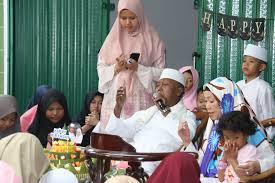 Kalo sanah helwah ya gamil : Sanah Helwah Ibu Nyai Nur Djazilah Pondok Pesantren Asshiddiqiyah