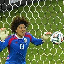 Guillermo ochoa wird in der zukunft das tor des belgischen clubs standard lüttich hüten. Die Sechs Finger Von Ochoa Fussball