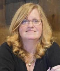 Julie Main's Instagram, Twitter & Facebook