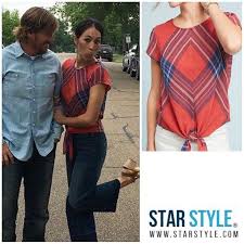 Joanna Gaines From Hgtv S Fixer Upper Wore A Cloth Stone Plaid Tie Top From Anthropolog Joanna Gaines Style Clothes Joanna Gaines Clothes Joanna Gaines Style