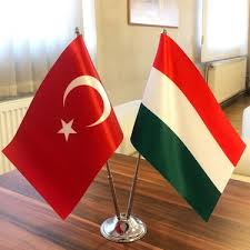 Macaristan dışişleri ve dış ticaret bakanı peter szijjarto, romanya'da yaşayan macarların bayrak asması halinde idam edileceklerini ima eden romanya başbakanı mihai tudose'ye tepki. Fors Bayrak Macaristan Turkiye Masa Bayragi Krom Direkli Fiyati