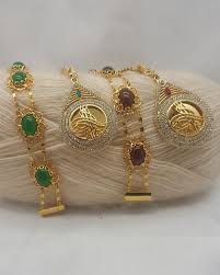 22 Ayar Altin Kaplama Kolye Ve Bileklik Modellerimiz Kargo Ile Kapida Odeme Kolayligi 2 Yil Garantili Urunler Siparis Icin Bileklik Kolyeler Altin