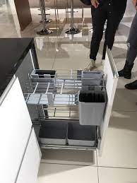 auszugschrank kochutensilien kuche moderne kuchenideen kuchenutensilien