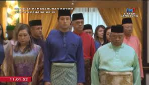 Tengku mahkota pahang kemudi bot pandu motor untuk misi bantuan mangsa banjir tengku hassanal. Video Dan Gambar Di Majlis Pemasyhuran Sultan Pahang Ke 6 Denaihati