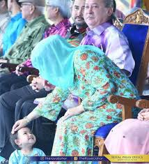 Sultan ibrahim ismail, the sultan raja zarith sofiah, the permaisuri. Keluarga Bahagia Diraja Dymm Tuanku Saya Orang Johor Facebook