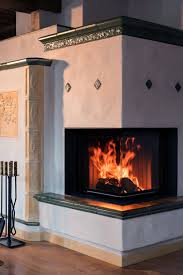 Der Brunner Eck Kamin Bietet Von Zwei Seiten Sicht Auf Das Feuer Die Klassische Gestaltung Mit Verputz Und Fliesen Wurde Dabei Durc In 2020 Kaminbau Kamin Eckkamin