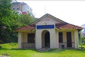 Penyakit kusta atau jua dikenali dengan nama penyakit hansen merupakan penyakit berjangkit dari jangkitan bacteria mycobacterium leprae yang menyebabkan serangan kronik pada kulit dan saraf sehingga kehilangan deria rasa. Taman Muzium Kusta Negara