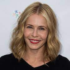 6 Hair Mistakes That Make You Look Older Hair Mistakes Younger Hair Collarbone Length Hair