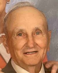 Everett Painter's Instagram, Twitter & Facebook