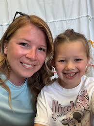 She treats this ugly witch like it's her kid 😂🖤