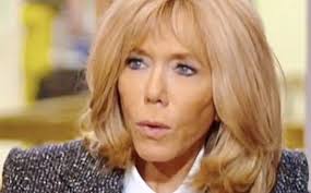 Brigitte Macron porte-t-elle une perruque ? On a (enfin) la réponse