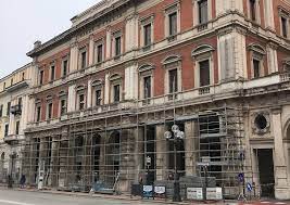 Indirizzo, numero di telefono, fax, codice postale, indirizzo del sito web, orario di lavoro, foto dell'ufficio. Iniziano I Lavori Per La Ristrutturazione Dell Ex Banca D Italia La Guida La Guida