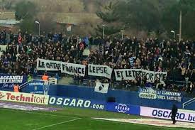 La banderole des ultras parisiens dirigée vers leurs rivaux marseillais ne va pas aider à apaiser les après un clasico remporté par le psg sur les terres olympiennes, les ultras de la capitale n'ont pas. La Lfp Saisie Apres Une Banderole Anti Qatar A Bastia