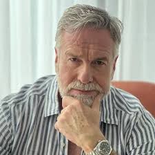 Today I turn 70 years old. I don't have a wife, children, or family, and I  made the cake myself. 🎂