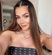 Lina tejeiro, la misma niña que creció junto a nosotros en la pantalla chica con su papel de. En Medio De Lagrimas Y Con Botella De Champana Lina Tejeiro Celebro Por Su Nueva Casa