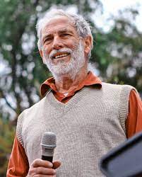 Además de su experiencia en teatro, ha incursionado en cine y televisión. Hector Noguera Wikipedia