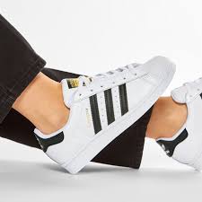 A superstar is someone who has great popular appeal and is widely known, prominent, or successful in their field. Schuhe Adidas Superstar J Fu7712 Ftwwht Cblack Ftwwht Unisex Eschuhe De