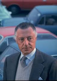Navy blue or claret fancy dinner: Mens Style Icons Gianni Agnelli Mens Style Tips By Gianni Agnelli News