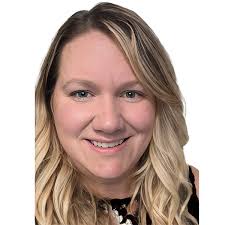 Danielle Okland's Instagram, Twitter & Facebook