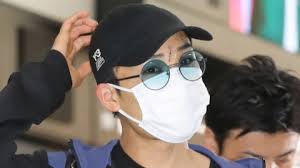 Japanese badminton star kento momota, ranked no. Japan Badminton King Momota Arrives Home After Fatal Car Crash Shine News