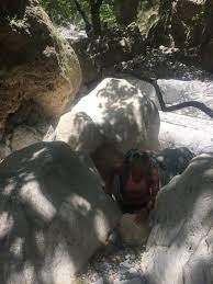 Unbeschreiblich, mannshohe felsbrocken machten uns den zugang bis ans ende der schlucht einfach unmöglich. Peloponnes Griechenland Ourworldoutside