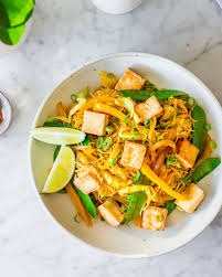 Spicy Singapore Noodles With Crispy Tofu Le Petit Eats Recipe Delicious Tofu Vegetarian Recipes Easy Dinner Crispy Tofu