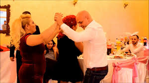 Cea mai cunoscuta melodie de la ionut de la campia turzii este nici bine nu ma intorc. Ionut De La Campia Turzii Multi Ar Vrea Sa Urce Dealul Live 2019 By Ionut De La Campia Turzii