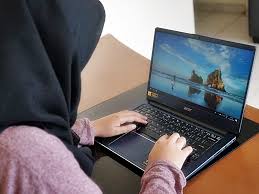 Laptop tersebut bisa anda gunakan untuk memainkan game online ataupun offline yang menjadi tren. Laptop Untuk Bisnis Ini Bisa Untuk Bermain Gim