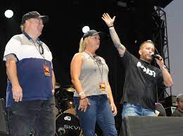 Frosty stilwell, heidi hamilton, frank kramer directed, shot & edited by: Klos 95 5 Axes Frosty Stilwell From Frosty Heidi Frank Show Daily News