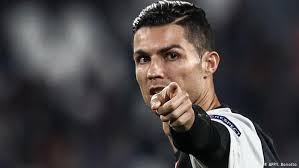 Cristiano ronaldo играет с 2018 в ювентус (юве). Krishtianu Ronaldu Pervym Iz Futbolistov Stal Milliarderom Novosti Iz Germanii O Evrope Dw 05 06 2020