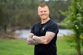 Dennis vareide skal være med på årets sesong av «skal vi danse». Nyheter Tv Disse Skal Delta I Farmen Kjendis 2021