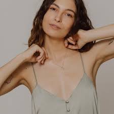 Benutzerdefinierte Buchstabe Halskette für Brautjungfern Vorschläge,  personalisierte Scheibe mit Initialen für Brautparty, 14k Gold gefüllt  Geschenk für ihre Mutter AD043A