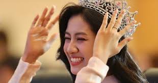 Hoa hậu Hà Trúc Linh và Á hậu Châu Anh, Vân Nhi xuất hiện, hàng nghìn sinh  viên vỡ òa