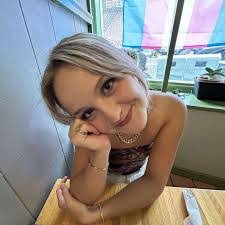 Natalie Swain's Instagram, Twitter & Facebook