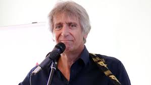 Je dédie cette chanson à emmanuelle ,christine. Yves Duteil La Biographie De Yves Duteil Avec Gala Fr