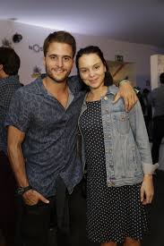 (giovanna rispoli) atrás da namorada e preocupa césar (tato gabus mendes), em 'malhação. Tiago Teotonio Pereira Reencontra Ex Namorada E Nao Poupa Nos Elogios