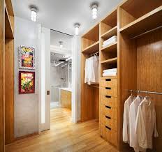 Dicas Para Closet Pequeno Closet Com Banheiro Closet Pequeno Closets De Luxo