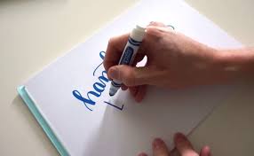The most handy pen is a simple pencil. Handlettering Lernen Schriftzug Mit Crayola Marker