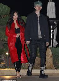 The rapper has not looked back since. Megan Fox Joins Machine Gun Kelly For Dinner In Malibu Aktuelle Boulevard Nachrichten Und Fotogalerien Zu Stars Sternchen