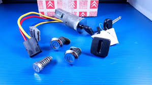 Désolé si ton sujet les constructeurs comme citroen ne fabrique pas leur pieces détachées comme les plaquettes, bougie. Kit Serrure Neiman Complet Citroen Ax Piece Neuve D Origine Citroen Retro Peugeot 34