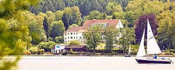 Eine modern und doch behaglich eingerichtete doppelhaushälfte, die alle bedürfnisse der urlaubsreifen seele abdeckt. Djh Jugendherberge Mohnesee Angebote Mehr Nordrhein Westfalen