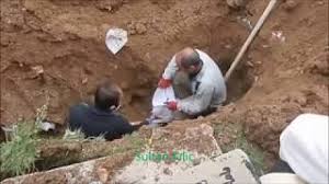 Ölen kişinin mezarda kafası tahtaya vurması diye birşey varmı? Mezara Gomulen Bir Cift Kasik Ne Anlama Gelir Malatya Gezi