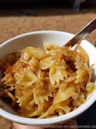 Schmorkohl Mit Nudeln Aus Osterreich Krautfleckerl Kochen Und Backen Im Wohnmobil De Schmorkohl Krautfleckerl Rezept Tajine Rezepte