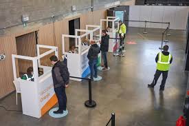 Het vaccinatiecentrum bevindt zich aan de prins boudewijnlaan 4 in leopoldsburg en is makkelijk bereikbaar via de hechtelsesteenweg. 200 Eerste Vaccins Toegediend Aan Zorgverleners Eerste Lijn In Vaccinatiecentrum Veurne Kw Be