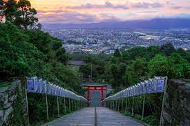 久留米市内と夕陽を一望できる神社 triproud 美しい場所 神社 旅行