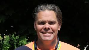 Tjänsteman försökte få bort öl från restaurangkvittot