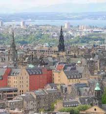 Todo lo necesario para visitar y disfrutar la capital de escocia. Edimburgo El Encanto Medieval Presente Rse